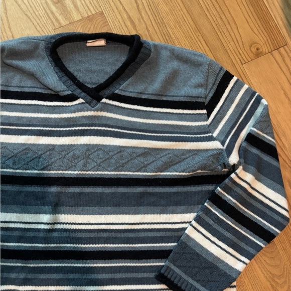 Vintage Sweater - Picture 2 of 3